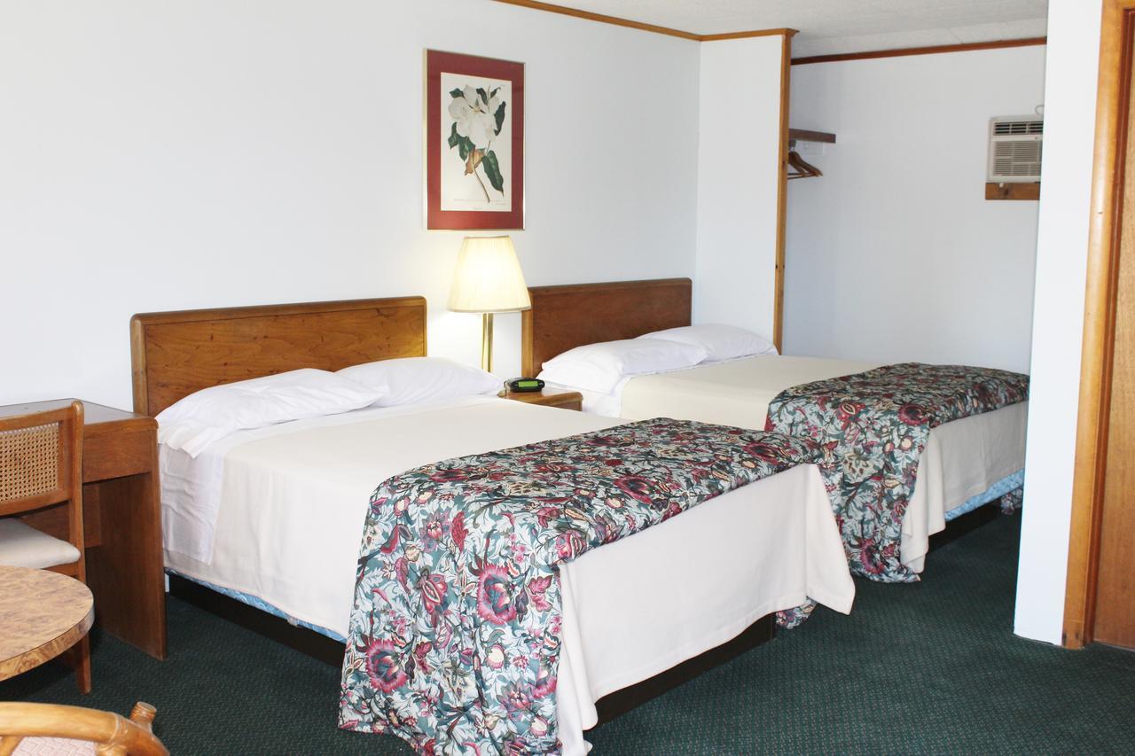 Barberry Court Motel &Cabins Lake George Buitenkant foto