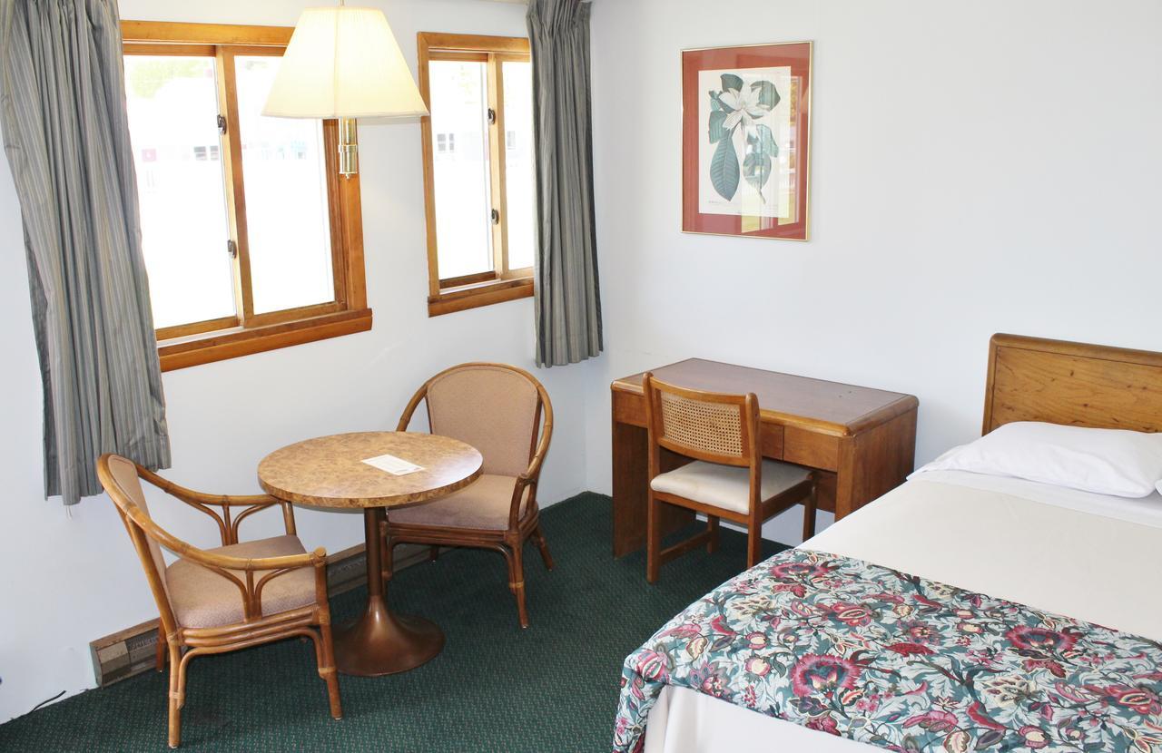Barberry Court Motel &Cabins Lake George Buitenkant foto