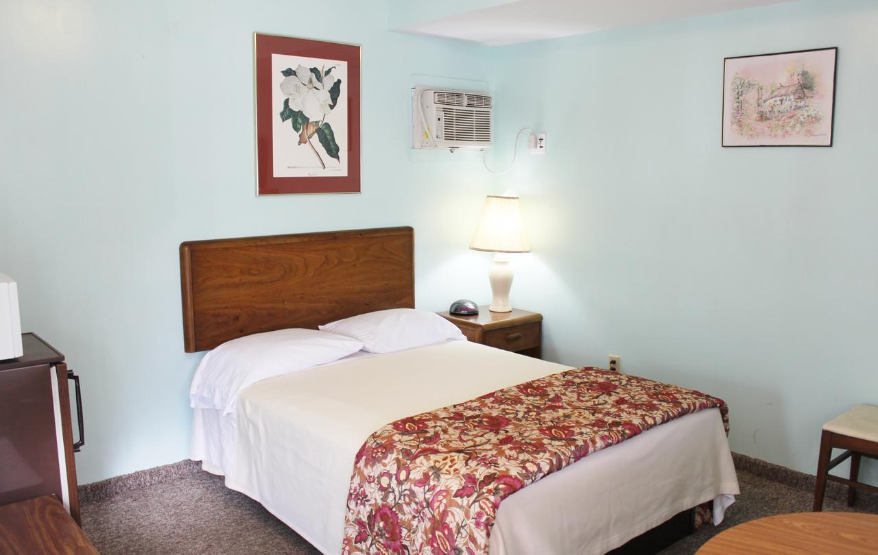 Barberry Court Motel &Cabins Lake George Buitenkant foto