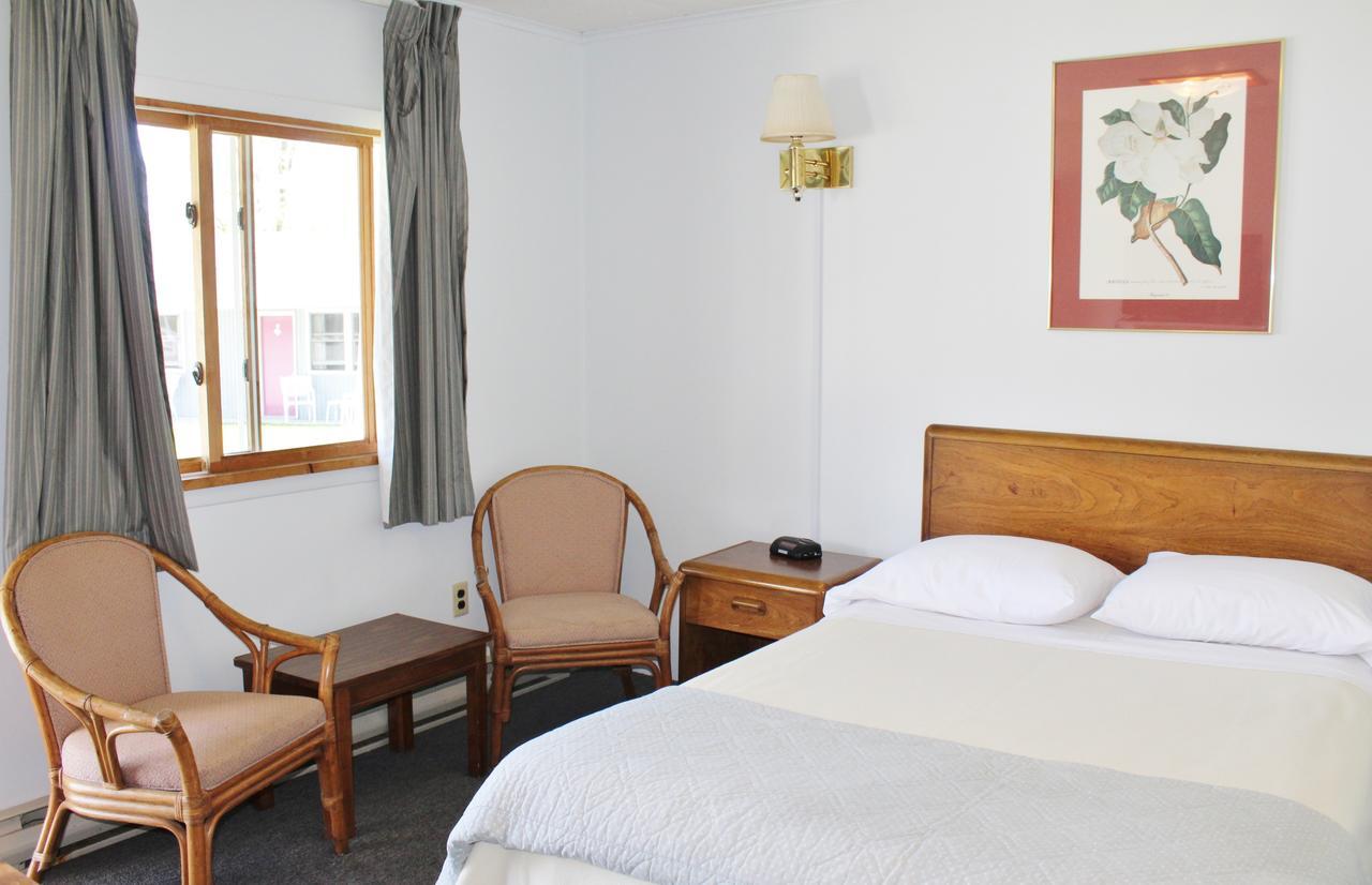 Barberry Court Motel &Cabins Lake George Buitenkant foto