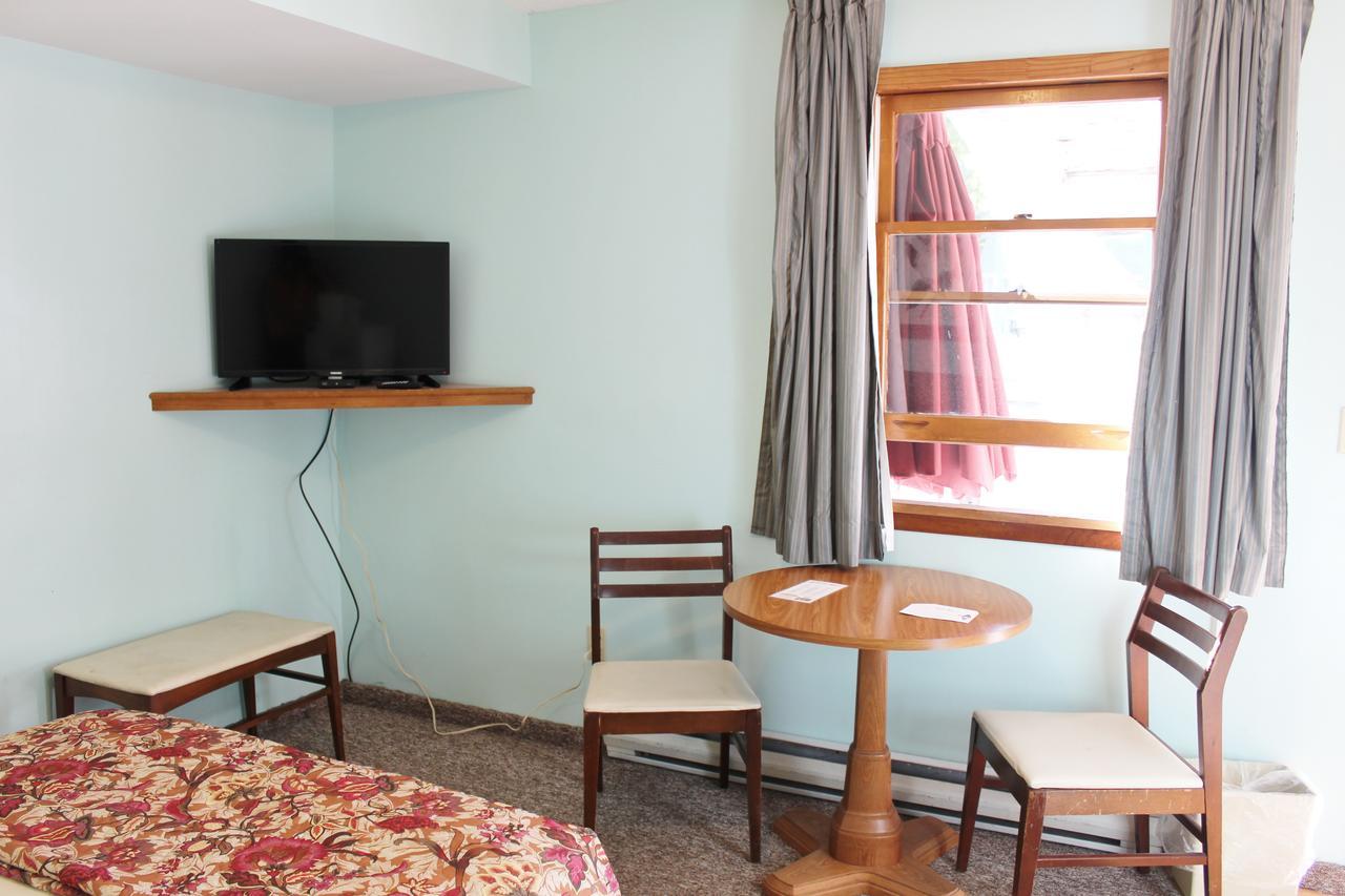 Barberry Court Motel &Cabins Lake George Buitenkant foto