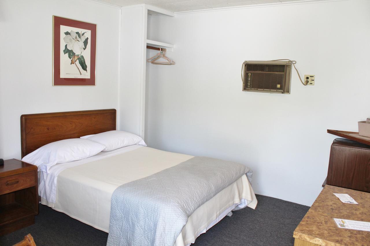 Barberry Court Motel &Cabins Lake George Buitenkant foto