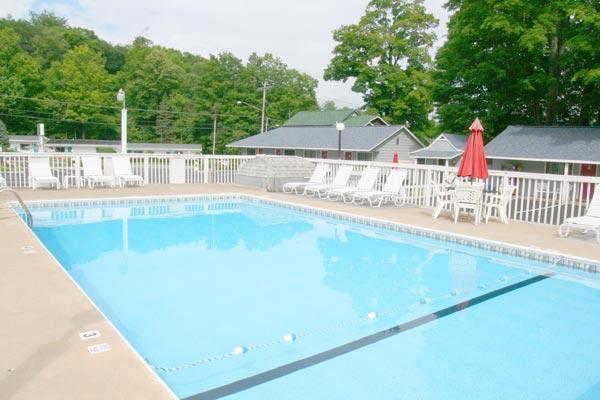 Barberry Court Motel &Cabins Lake George Buitenkant foto