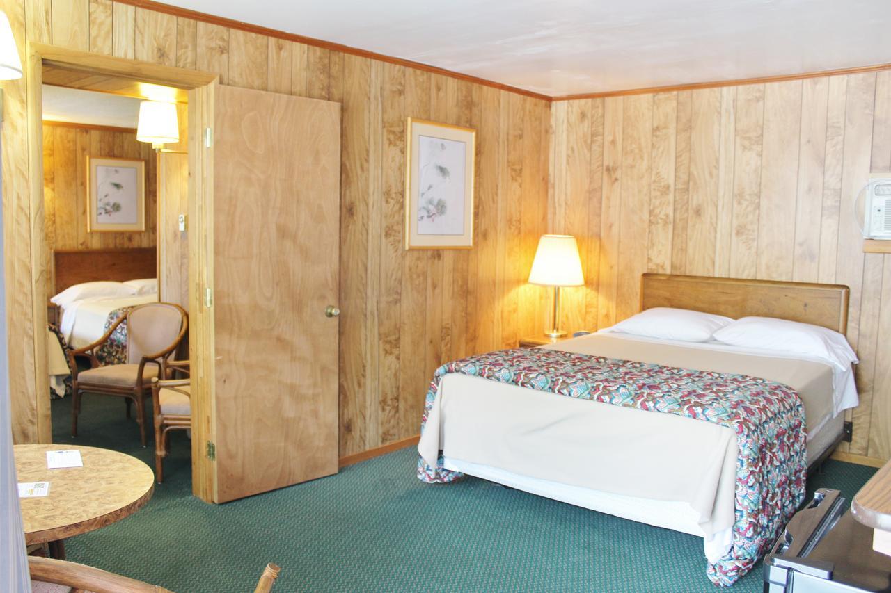 Barberry Court Motel &Cabins Lake George Buitenkant foto