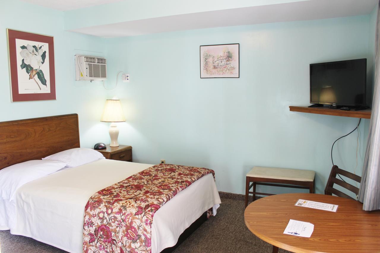 Barberry Court Motel &Cabins Lake George Buitenkant foto
