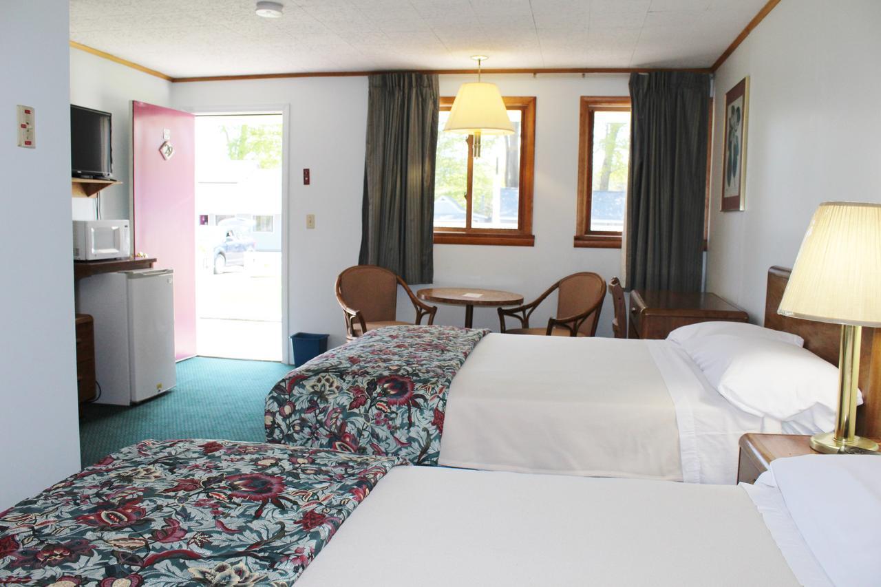 Barberry Court Motel &Cabins Lake George Buitenkant foto