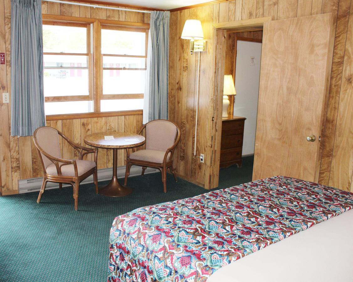Barberry Court Motel &Cabins Lake George Buitenkant foto