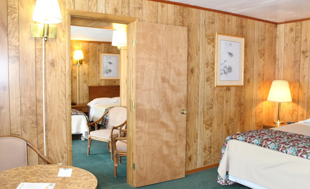 Barberry Court Motel &Cabins Lake George Buitenkant foto