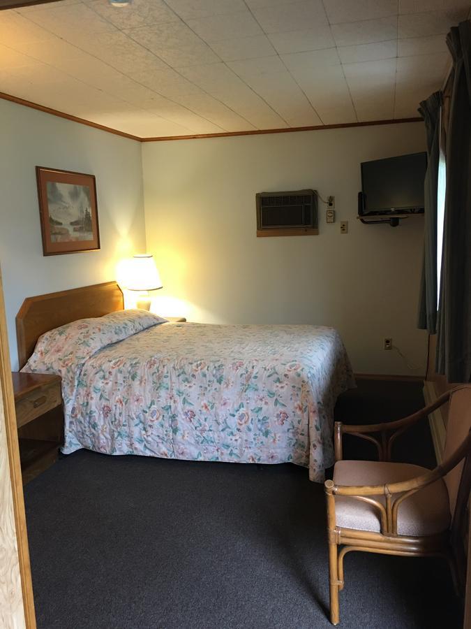 Barberry Court Motel &Cabins Lake George Buitenkant foto