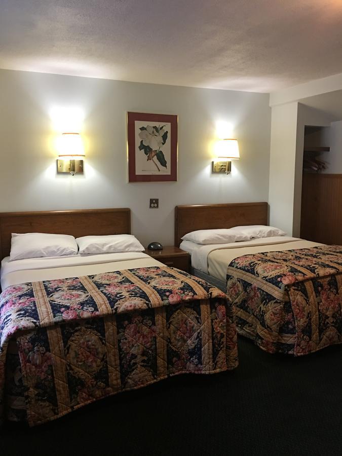 Barberry Court Motel &Cabins Lake George Buitenkant foto